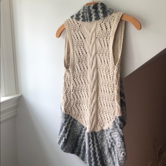 Girls Max Studio Beautiful vest - Picture 2 of 3